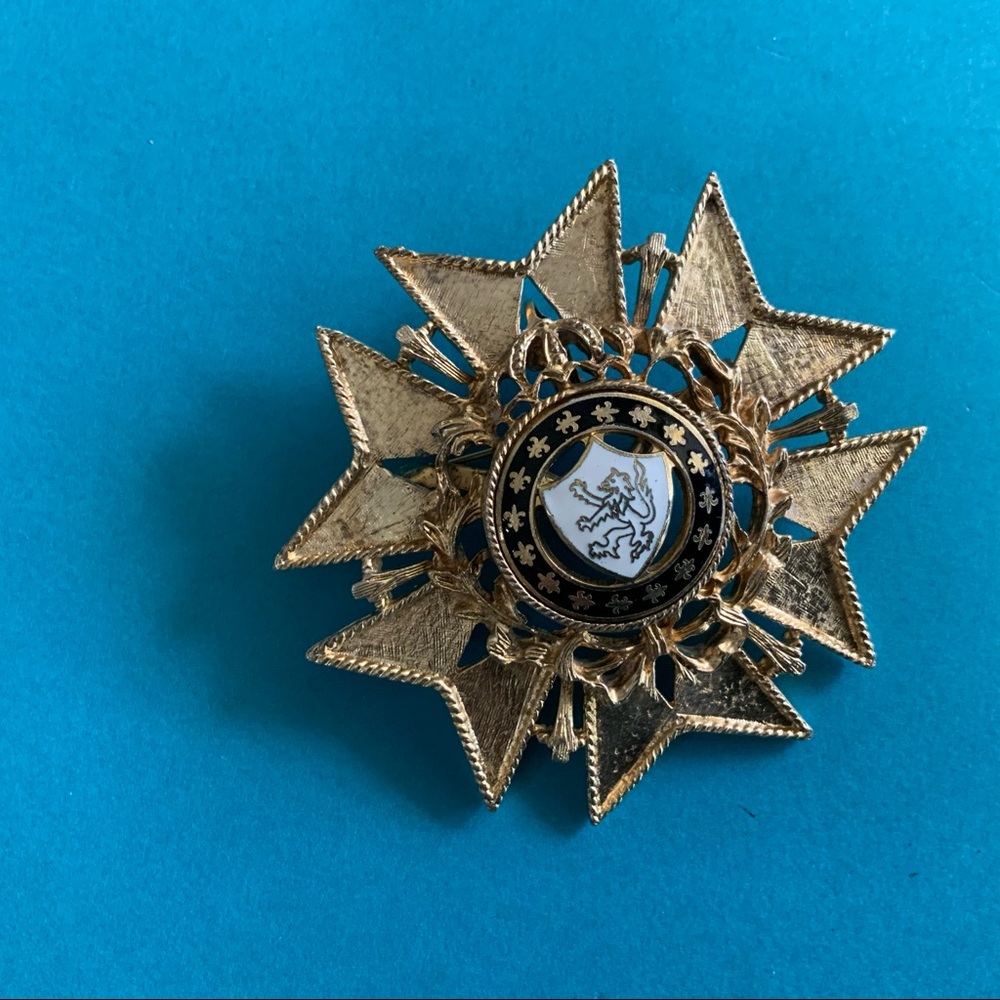 Vintage Cora Brooch.